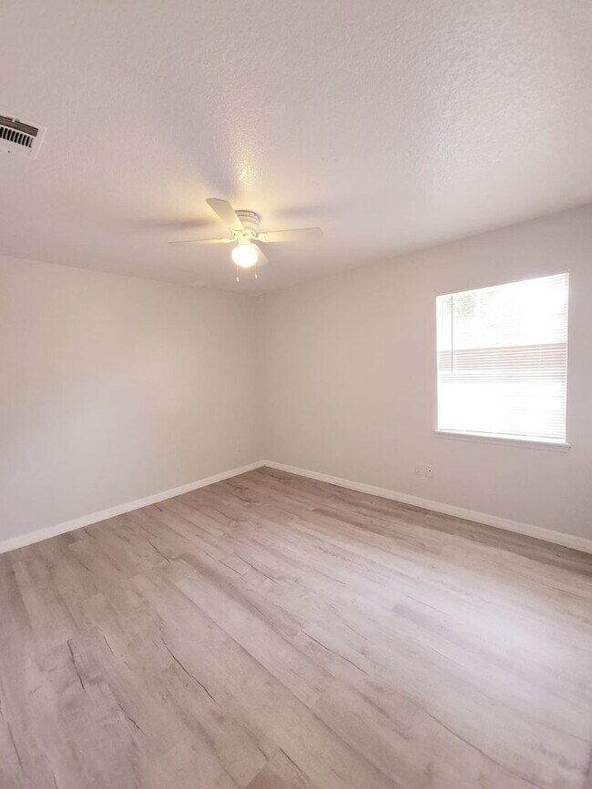 Building Photo - For Rent | Hidden Glen Community | 4 Bed, 2 Bath + Private Pool Oasis