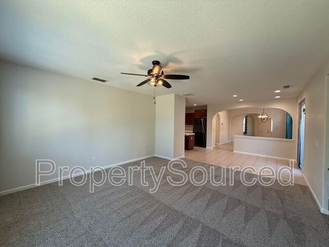 Building Photo - 1720 Dalia Ln