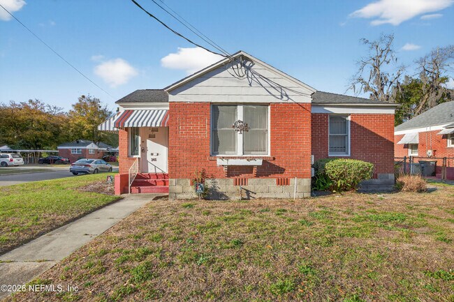 Building Photo - 345 E 44th St