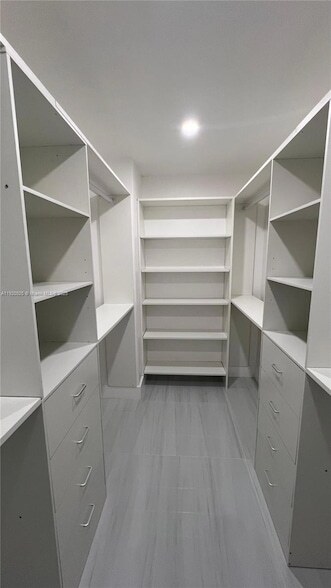 Building Photo - 9686 Fontainebleau Blvd