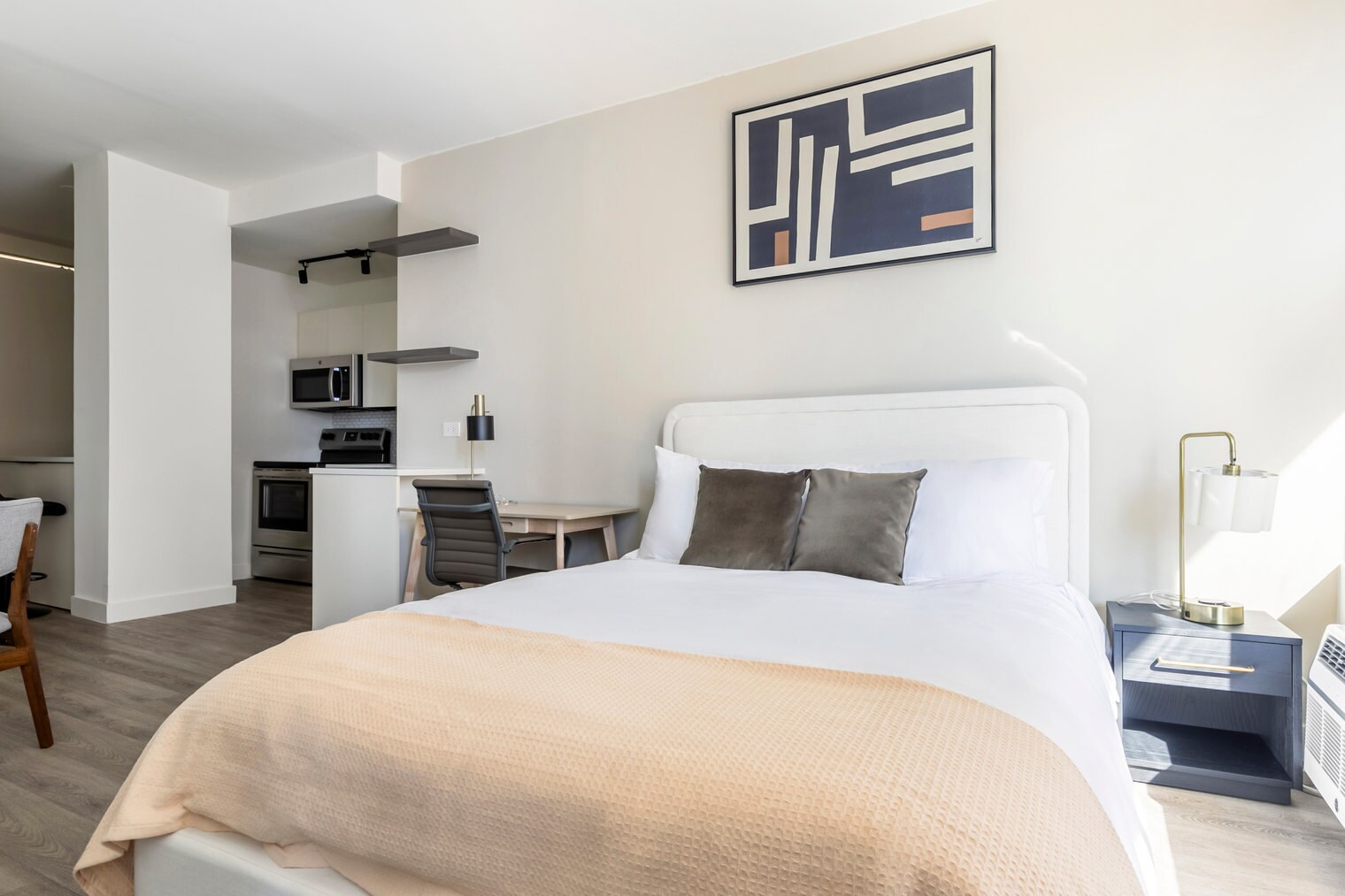 Building Photo - 21 E Chestnut St