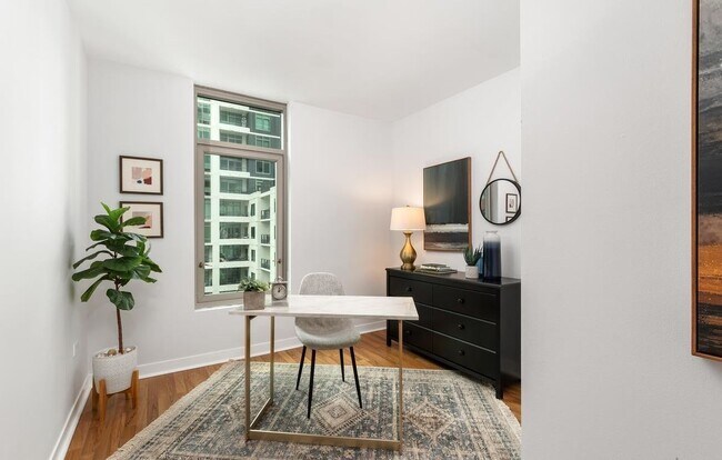 Building Photo - 425 W Beech St