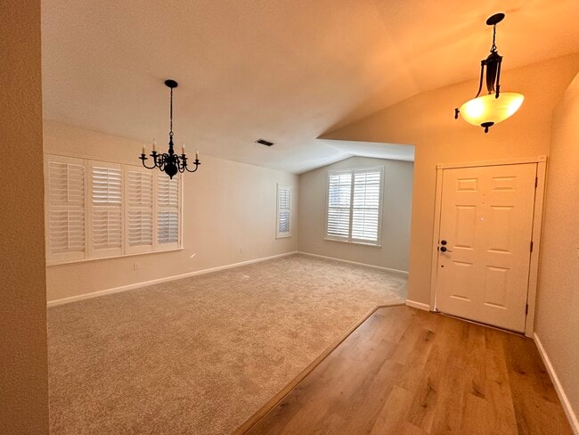 Building Photo - 4976 Mesa Ridge Dr