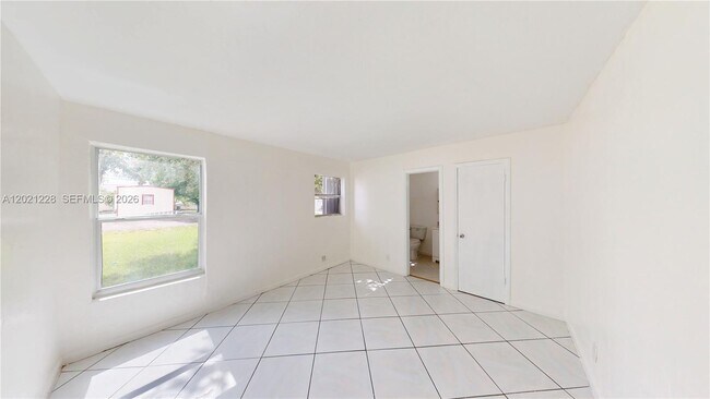 Building Photo - 6842 SW 15th St