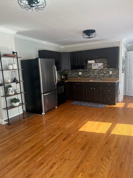 Kitchen living room combination - 117 -123 Ward Ave