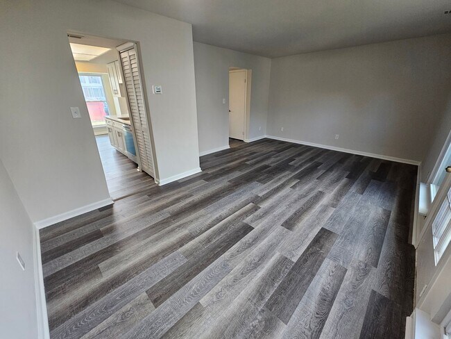 Building Photo - Smoke Tree