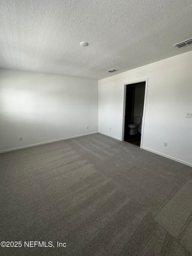 Building Photo - 611 Holly Lks Dr