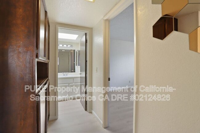 Building Photo - 7423 Willowcreek Dr