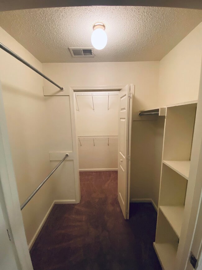 Building Photo - 2810 Mulberry Ln