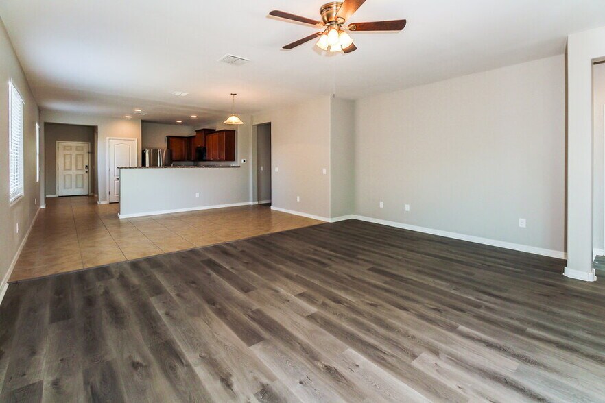 Building Photo - 8231 W Razorbill Dr