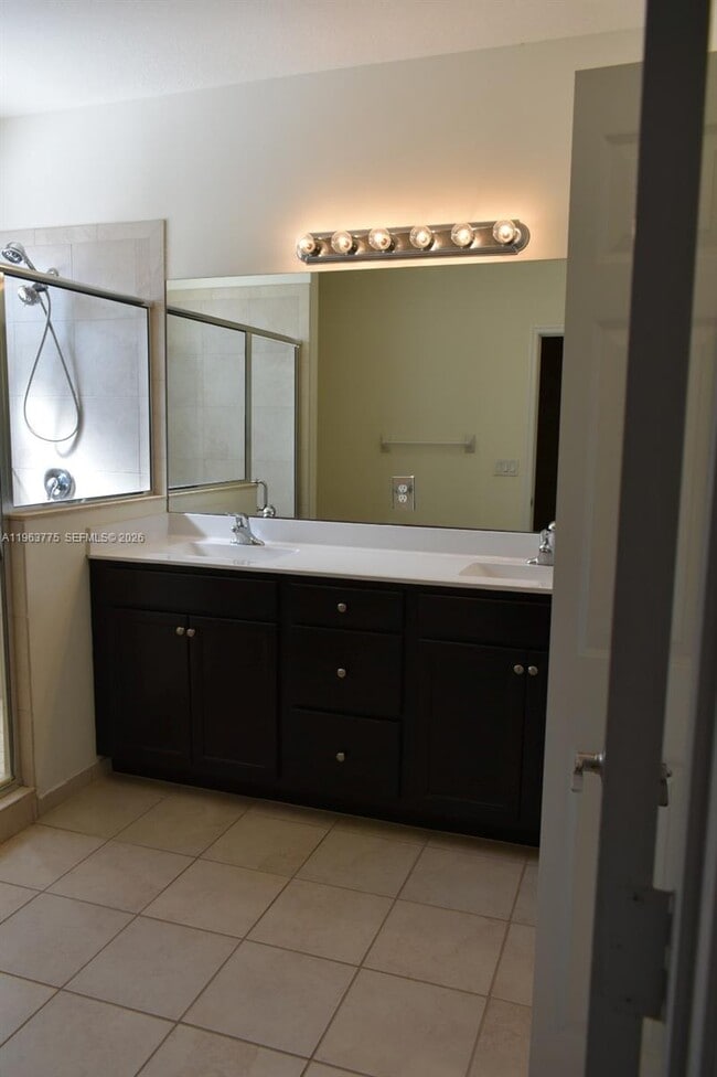 Building Photo - 3392 SE 1st St