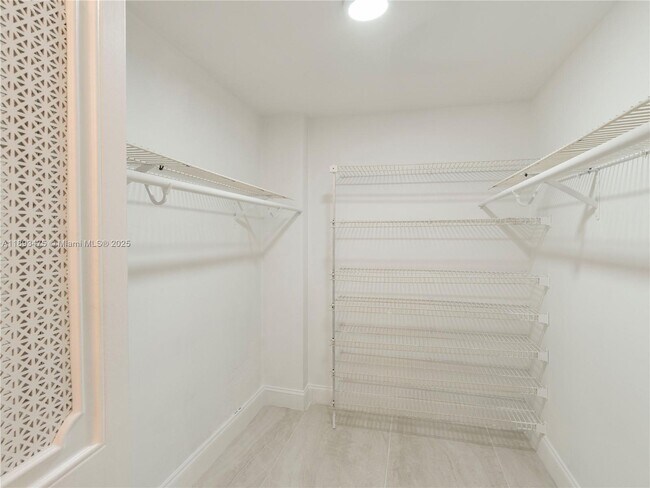 Building Photo - 3195 Foxcroft Rd