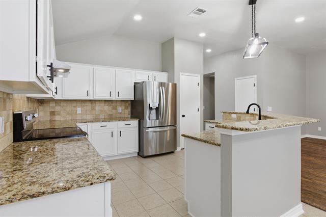 Building Photo - 1006 Lake Dallas Dr