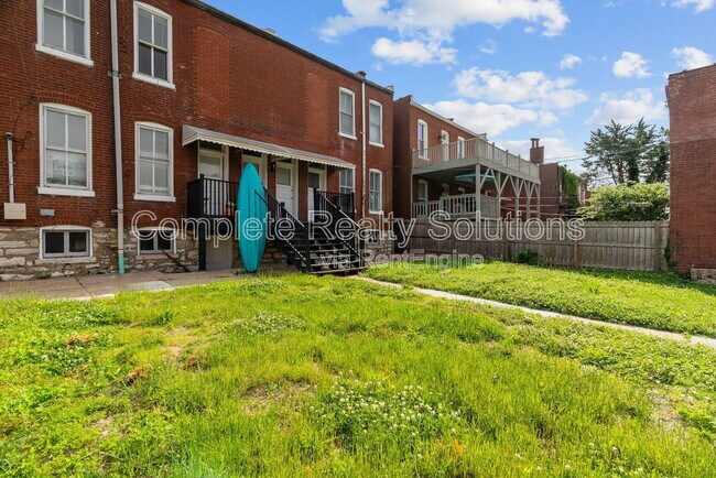 Building Photo - 2042 Russell Blvd