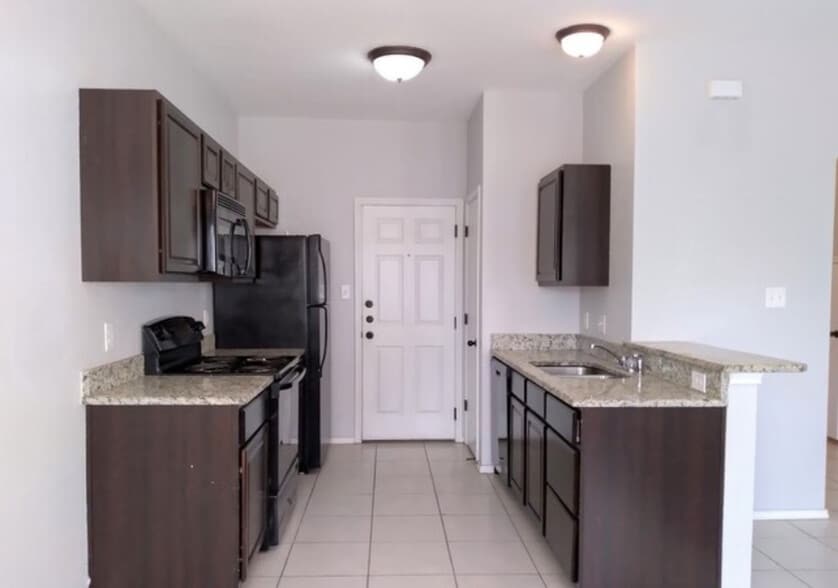 Primary Photo - 8704 Vista de Nubes