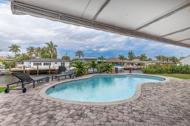 Building Photo - 2281 SE 11th St