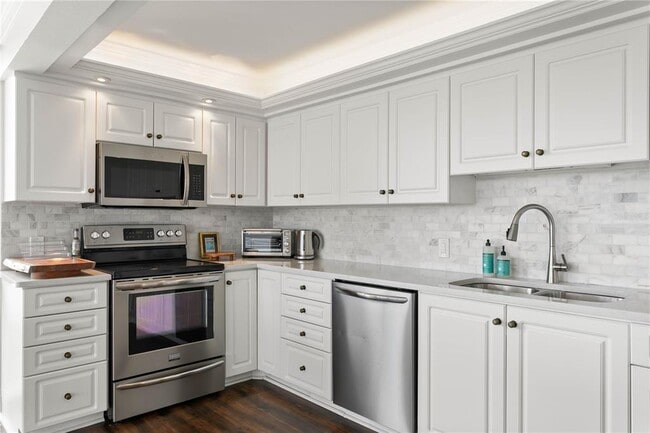 Building Photo - 3301 Bayshore Blvd
