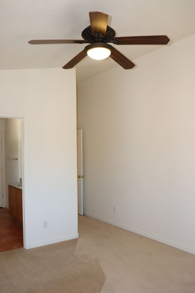 Building Photo - East Side 3 Bed 2 Bath Energy Efficient Pulte Home