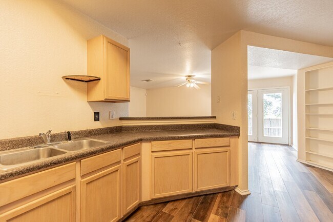 Building Photo - 7910 Lattimer Pond