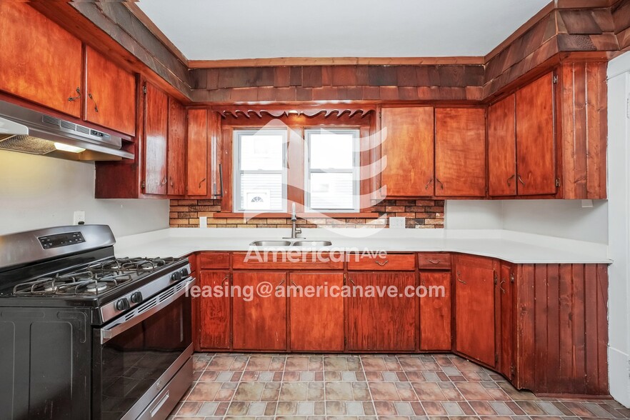 Building Photo - 1027 Delia Ave