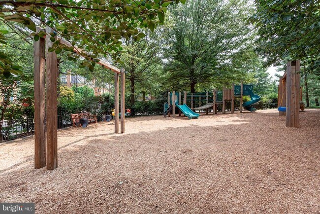 Building Photo - 3911 Ivy Terrace Ct NW