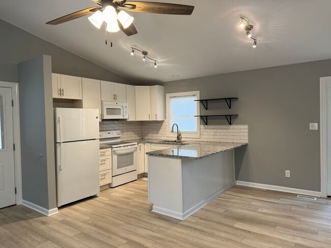 Building Photo - One Bedroom Ranch Home in Denver