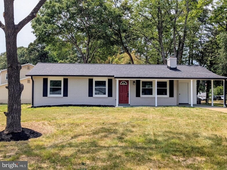 Building Photo - 501 University Dr