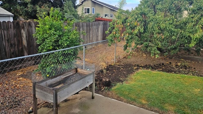 Building Photo - Three Bedroom Two Bath home, Available now...