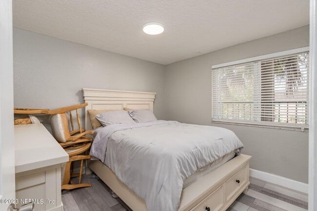 Building Photo - 6619 La Mirada Dr W