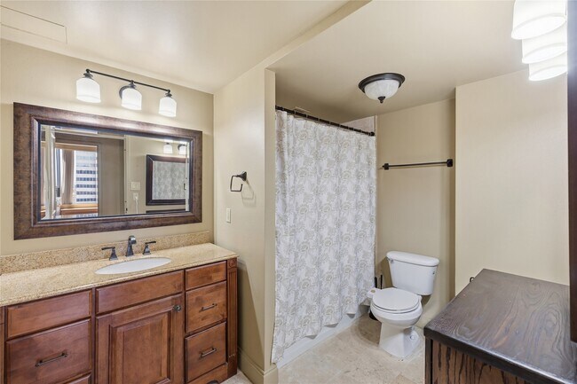 Building Photo - 1111 Caroline St