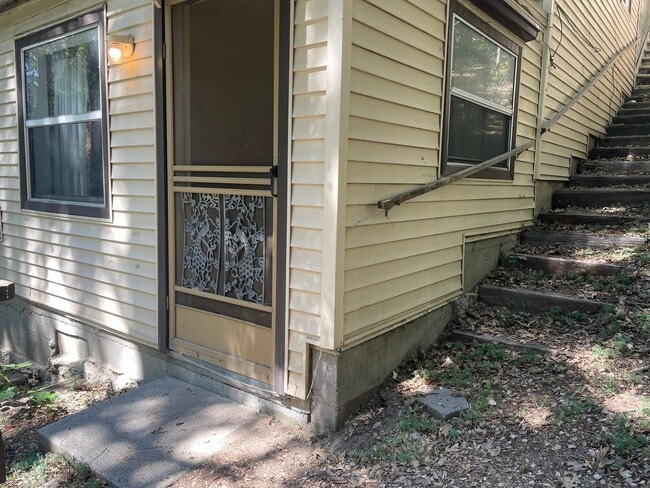 Building Photo - 3 bedroom 3 bath in Crestline.
