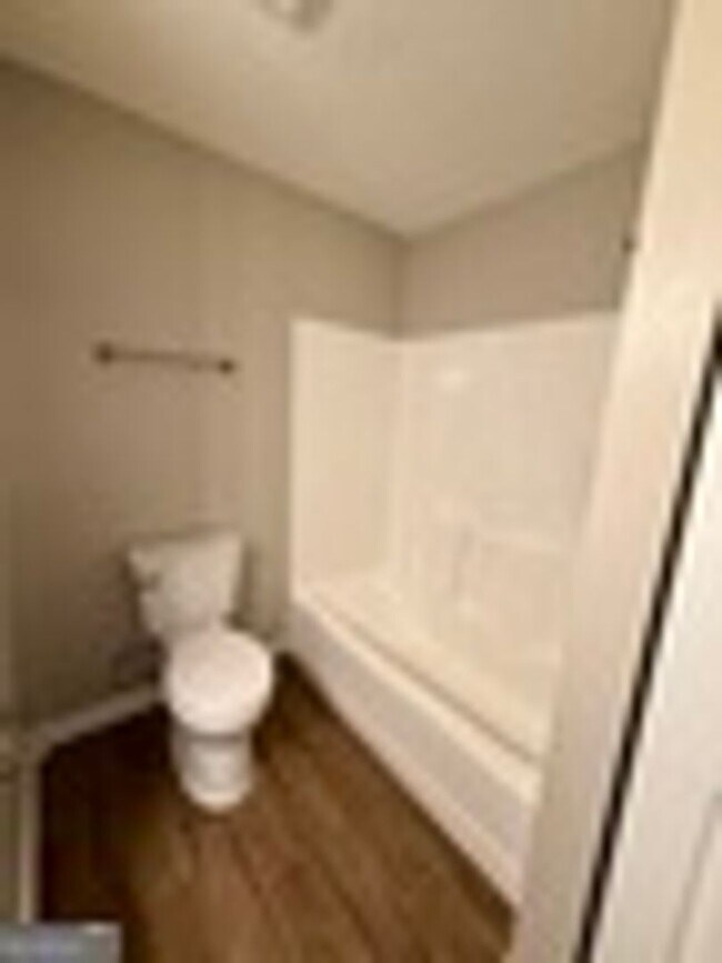 Building Photo - 438/440 Admirals Walk Dr