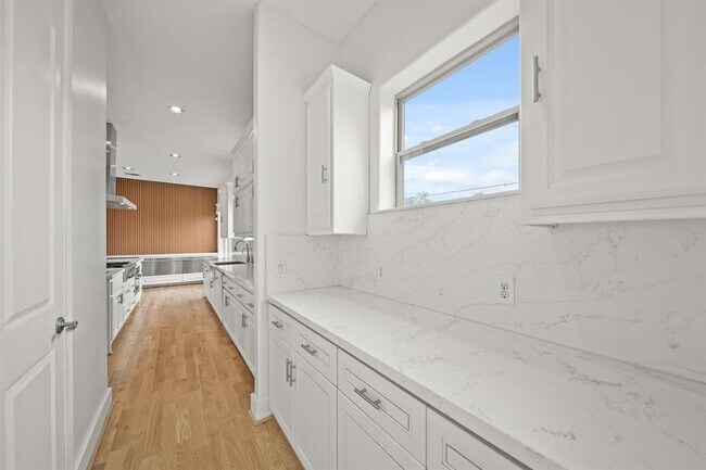 Building Photo - 9714 Braesmont Dr