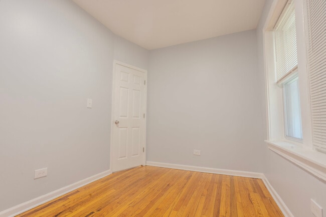 Building Photo - 1523 E 74th Pl