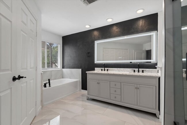 Building Photo - 13022 Hollow Brook Dr