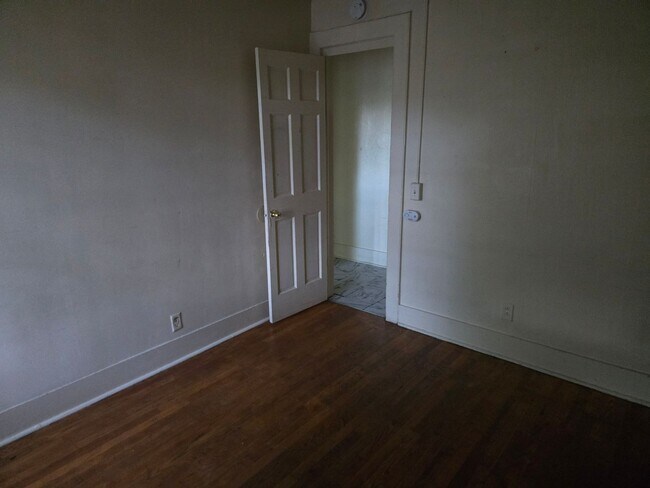 Building Photo - 610 Turtle St