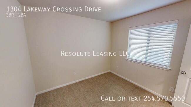 Building Photo - 1304 Lakeway Crossing Dr