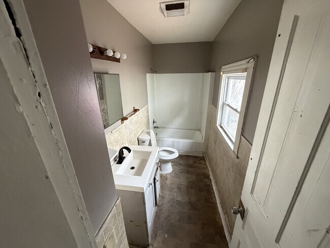 Building Photo - 2647 Fremont Ave N