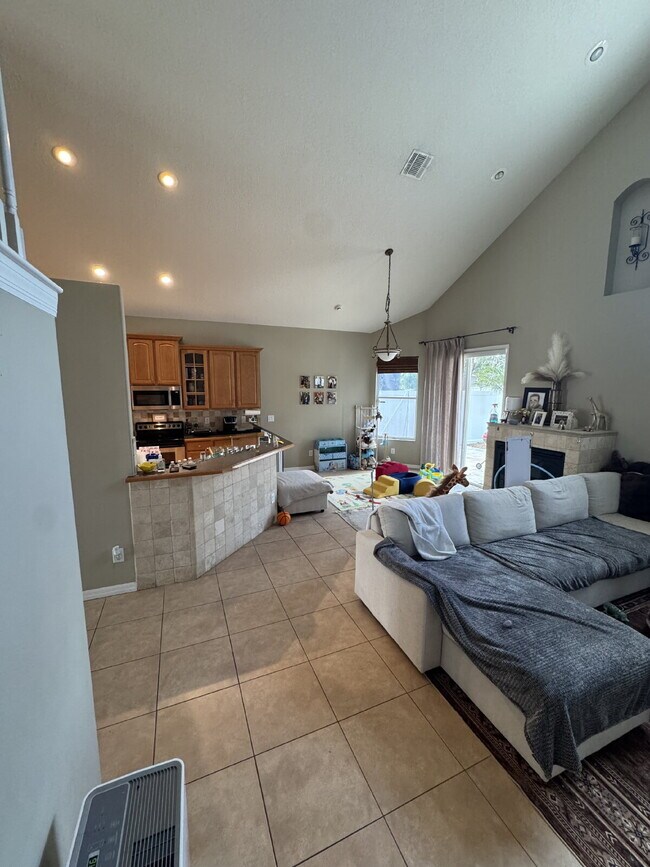 Building Photo - 1890 Briland St