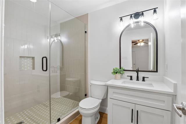 Building Photo - 300 Hidden Valley Dr