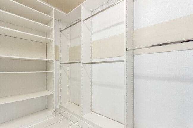 Building Photo - GATED SUMMERLIN CONDO/COMMUNITY POOL/SPA/ BASKETBALL COURT-2 CAR ATTACHED GARAGE!