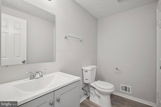 Building Photo - 7726 Mandan Rd