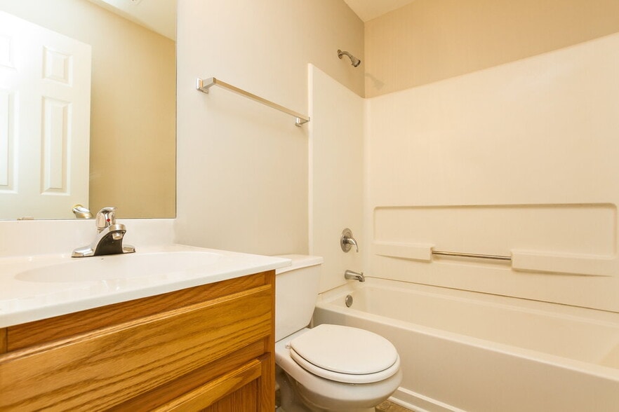 Building Photo - 933 Grass Hollow Ct