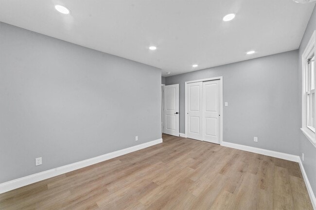 Building Photo - 129 Drake Ave