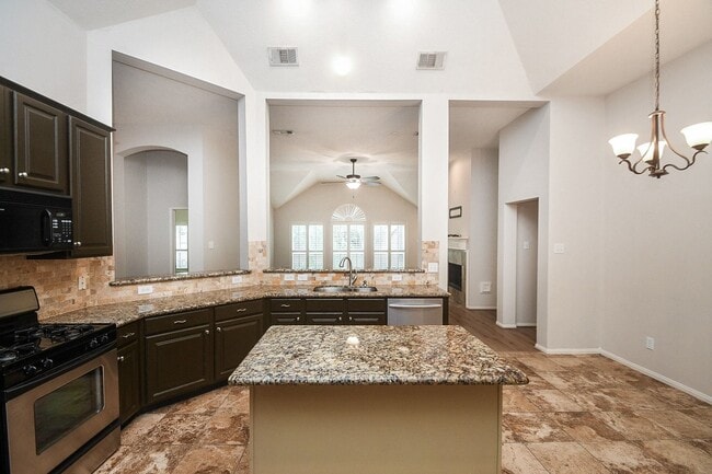 Building Photo - 2218 Millerton Ln