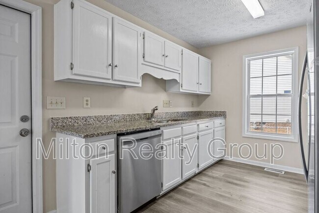 Building Photo - 1421 Matilda Ct