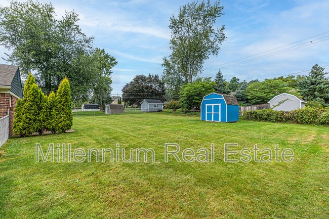 Building Photo - 4916 Rioview Dr