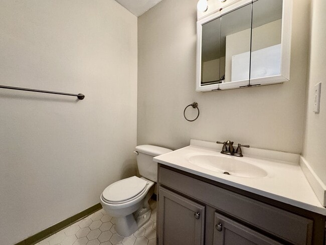 Building Photo - Updated 3-Bedroom Townhome 03-25-26!! Fenced yard, excellent School Zones!!