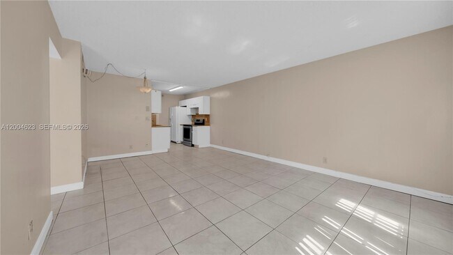 Building Photo - 9964 Twin Lakes Dr