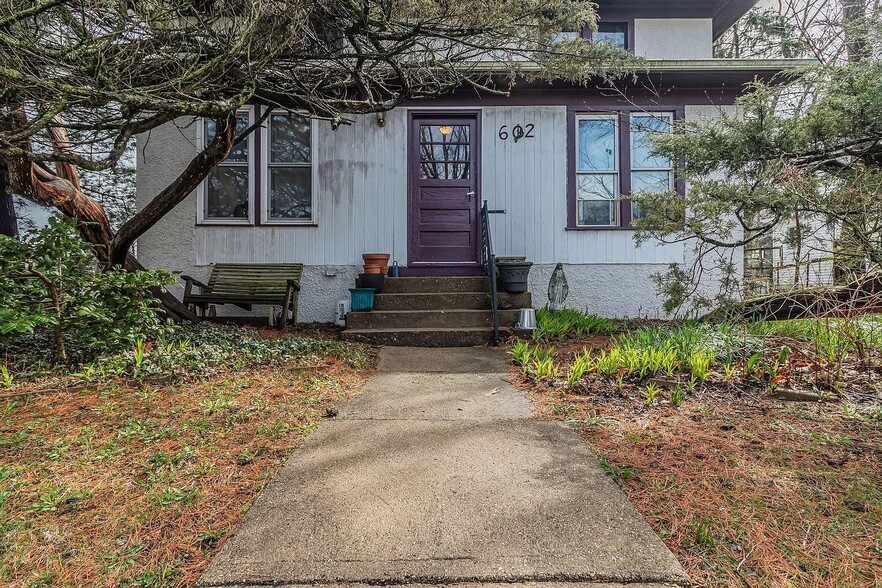 Front View - 602 S Broadway Ave